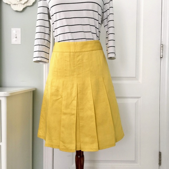 Banana Republic Dresses & Skirts - Banana Republic Pleated Skirt